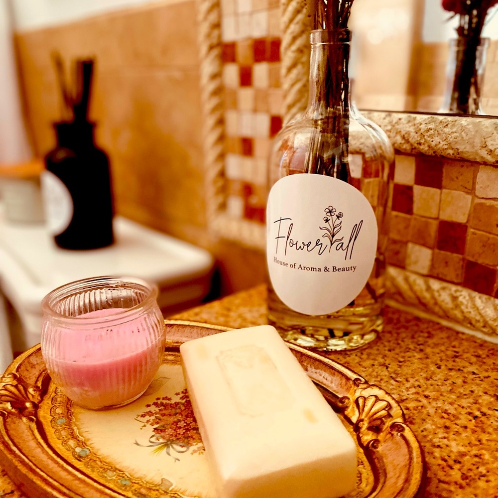 Fragance Oil with dried flower decoration
